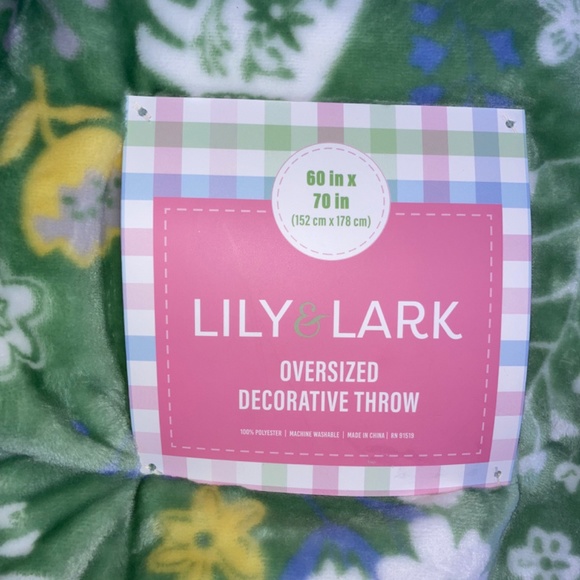 Spring Easter Plush Throw - Picture 2 of 2